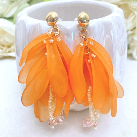 💖 Gold Statement Flower Earrings Acrylic Beaded Dangle Boho Petal Floral NEW - Picture 1 of 17